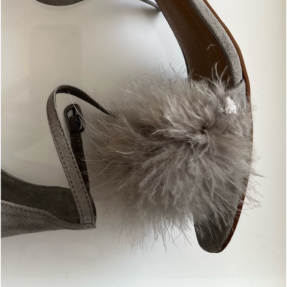Women’s 🔸Steve Madden🔸 Imelda Grey Feathers 🪶 Sandals - Picture 15 of 15